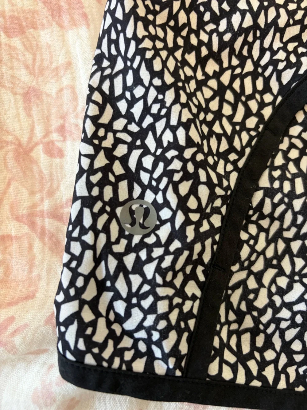 Lululemon Run Times Short 4'' Miss Mosaic Black Mid Rise Sz 6 geometric